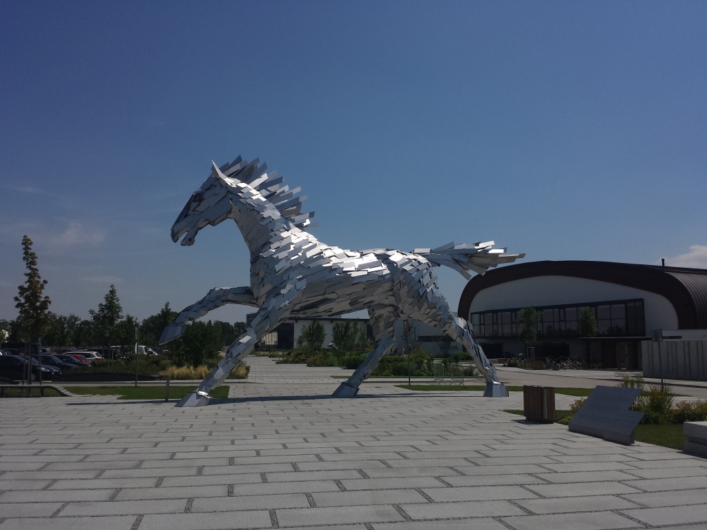 Osvetlenie sochy kona HIPO Arena Samorin